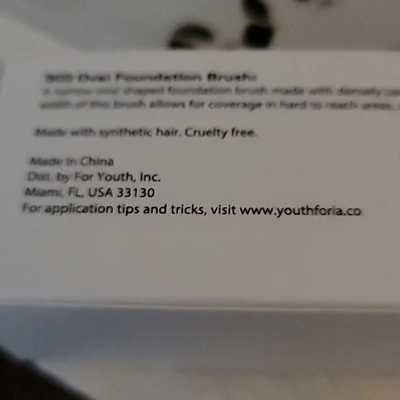 Youthforia Silver Oval Foundation Brush - Picture 2 of 2